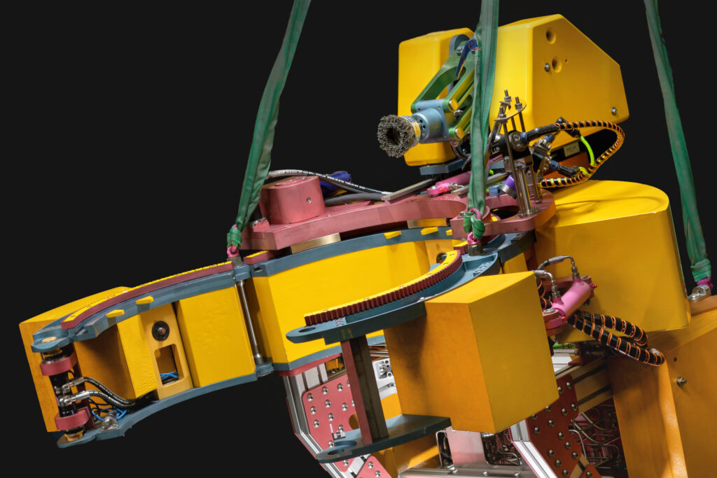 IK Subsea´s ROV-deployable tools for operations under an FPSO turret. With complete control system from Ixys.