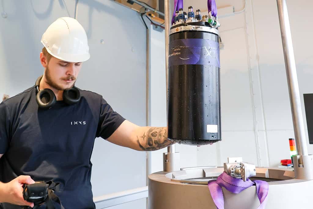 Testing of control system in hyperbaric test chamber at Ixys.