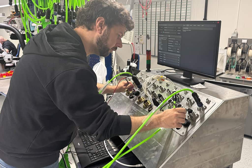 Cable test machine at Ixys